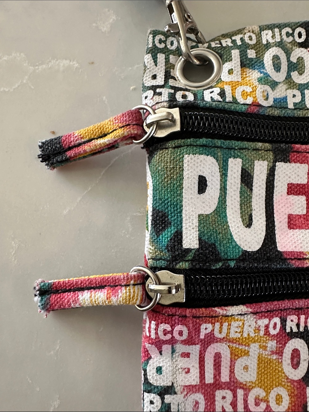 Robin Ruth Multicolor PUERTO RICO Text Crossbody Bag - Picture 3 of 9